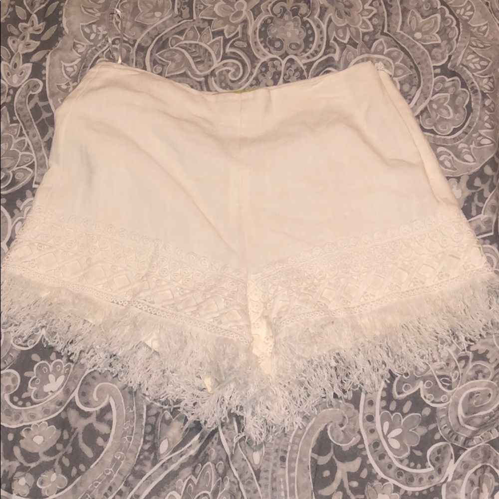 White frilly Gianni Bini shorts